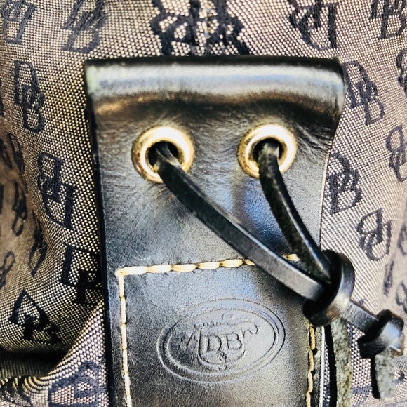 Dooney & Bourke Black monogram shoulder bag. - Picture 5 of 8